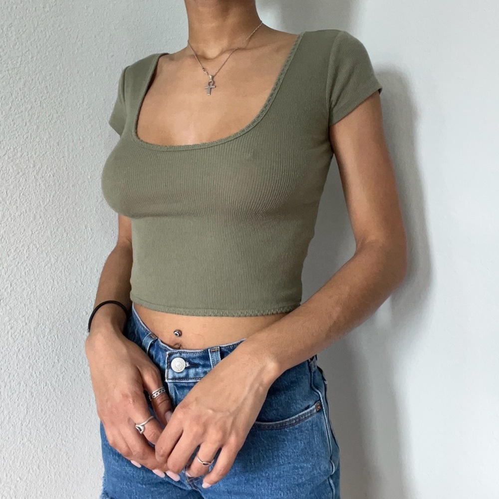 Forever 21 Scoop Neck Baby Tee